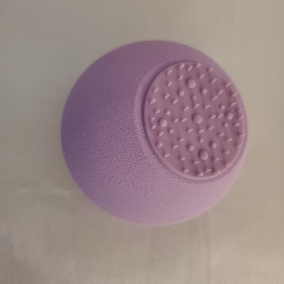 Real Techniques Sponge - Picture 2 of 5